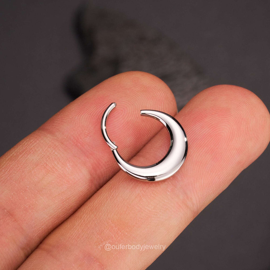Lunar Bold Septum Clicker – Sculpted Shine for Unapologetic StyleA Statement of Strength, Styled with PrecisionThe Lunar Bold Septum Clicker is the perfect fusion of edgy attitude and refined design. Crafted from premium surgical RemoloxLunar Bold Septum Clicker