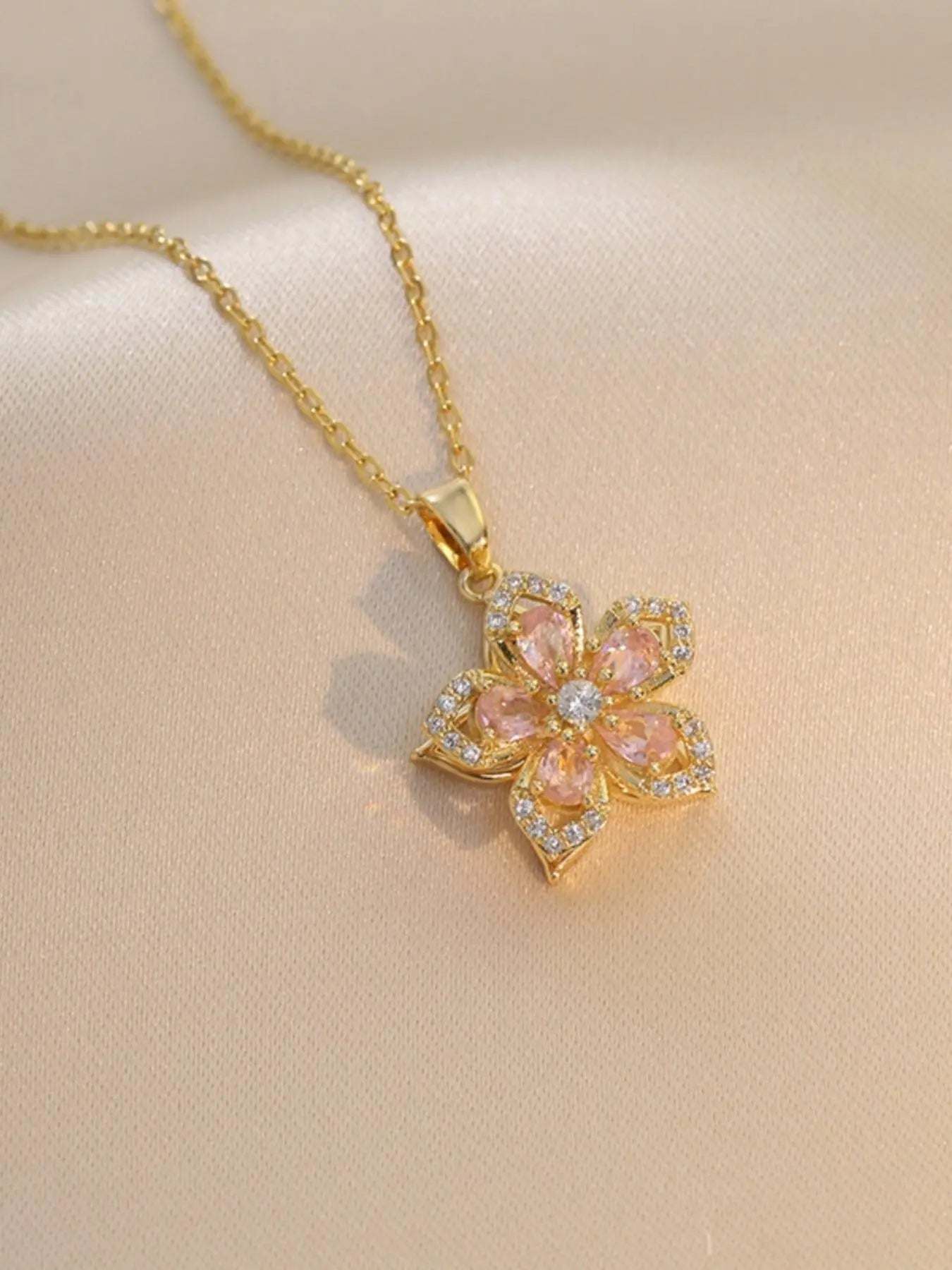 Rhinestone Flower Pendant NecklaceIs it hard to find a necklace that blends elegance with versatility? This flower pendant necklace is what you need! Crafted with shimmering rhinestones and a delicatRemoloxRhinestone Flower Pendant Necklace