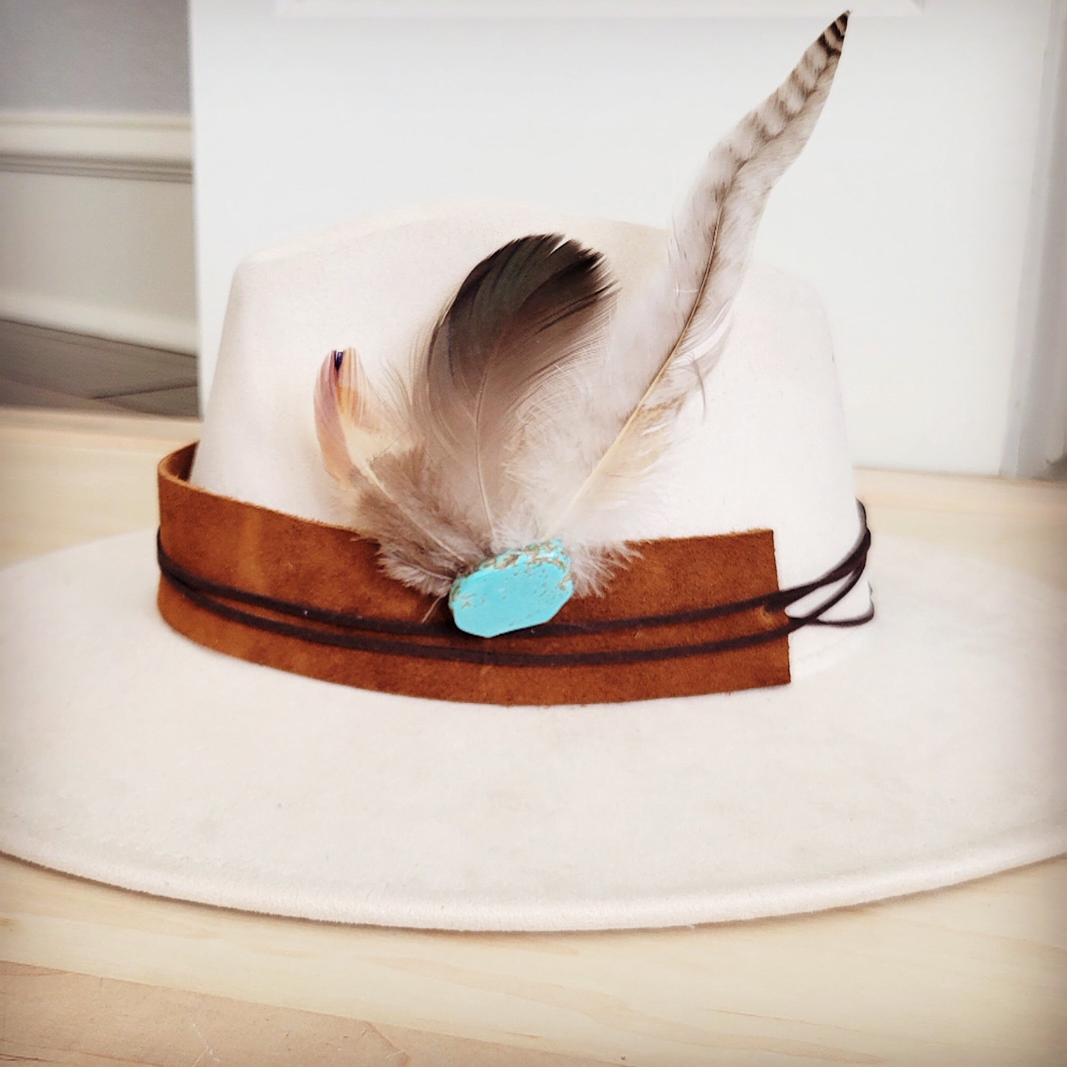 Clip-On Feather Hat Band-Blue Turq w/ Tan Feathers 954p