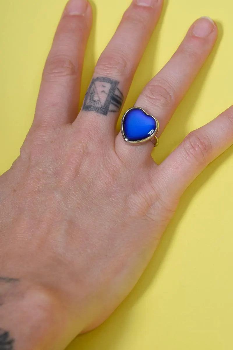Retro Aura Mood Ring – A 90s Classic, Reborn in Silver ShineFeel the Vibe, Wear the MoodStep back into the magic of the '90s with the Retro Aura Mood Ring, a true classic that never goes out of style. Featuring an iconic ovalRemoloxRetro Aura Mood Ring