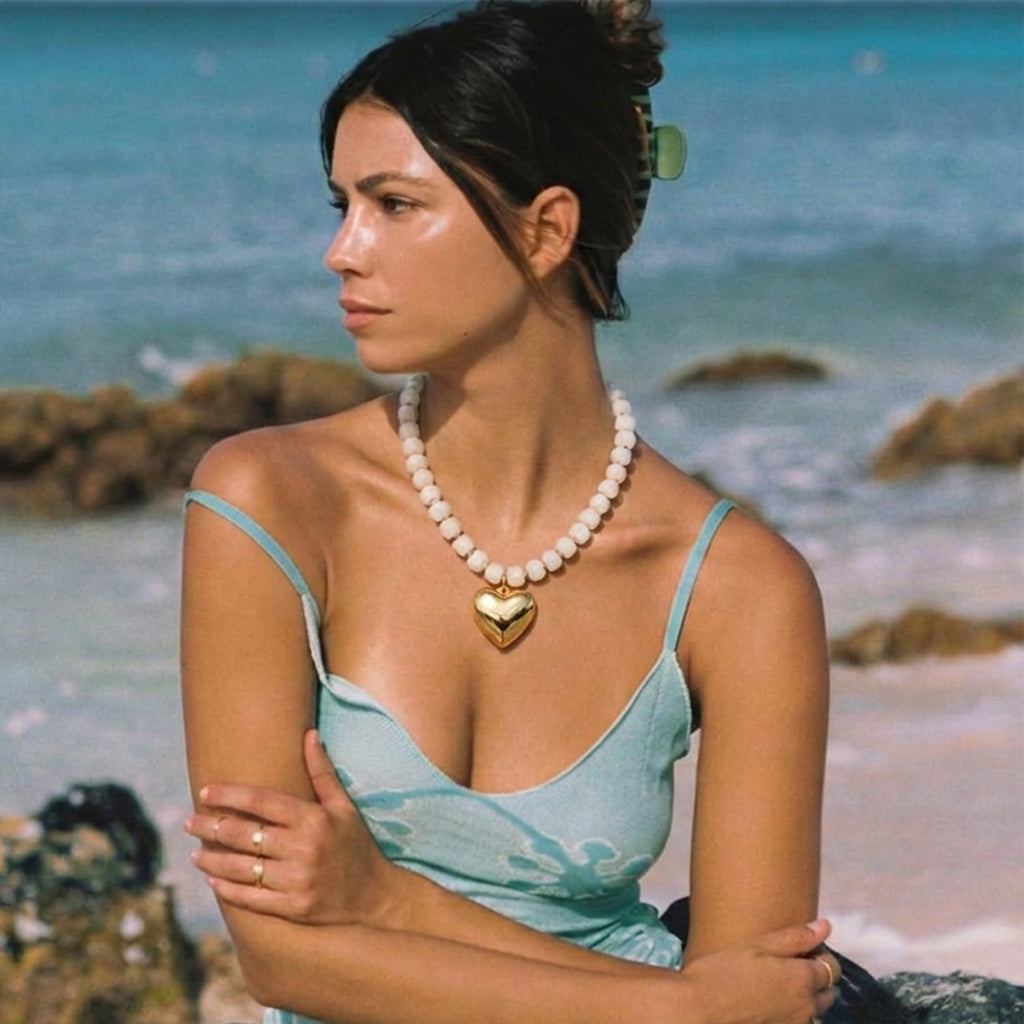 Collier plastron à perles en résine épaisses – Style moderne et minimaliste