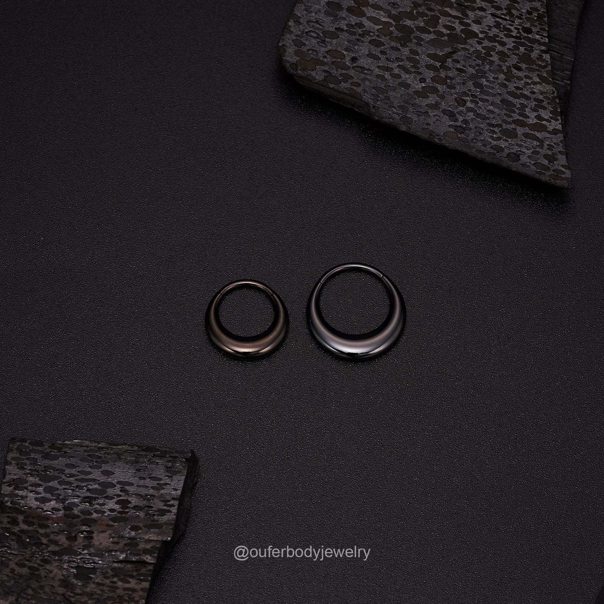Lunar Bold Septum Clicker – Sculpted Shine for Unapologetic StyleA Statement of Strength, Styled with PrecisionThe Lunar Bold Septum Clicker is the perfect fusion of edgy attitude and refined design. Crafted from premium surgical RemoloxLunar Bold Septum Clicker