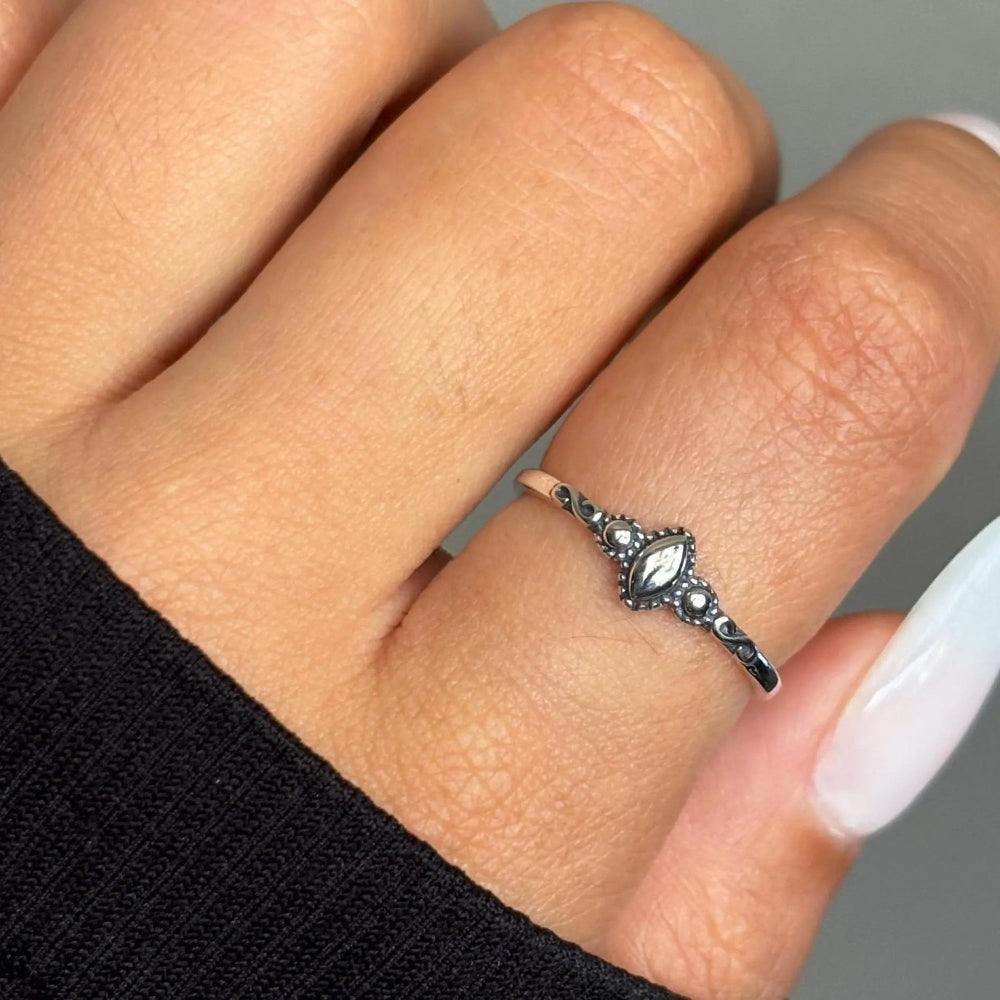 Whisper of Bali Dainty Silver Ring – Timeless Simplicity with Island SA Minimalist Touch Inspired by Exotic EleganceThe Whisper of Bali Dainty Silver Ring captures the quiet charm of island artistry with a sleek, modern twist. Crafted RemoloxWhisper of Bali Dainty Silver Ring