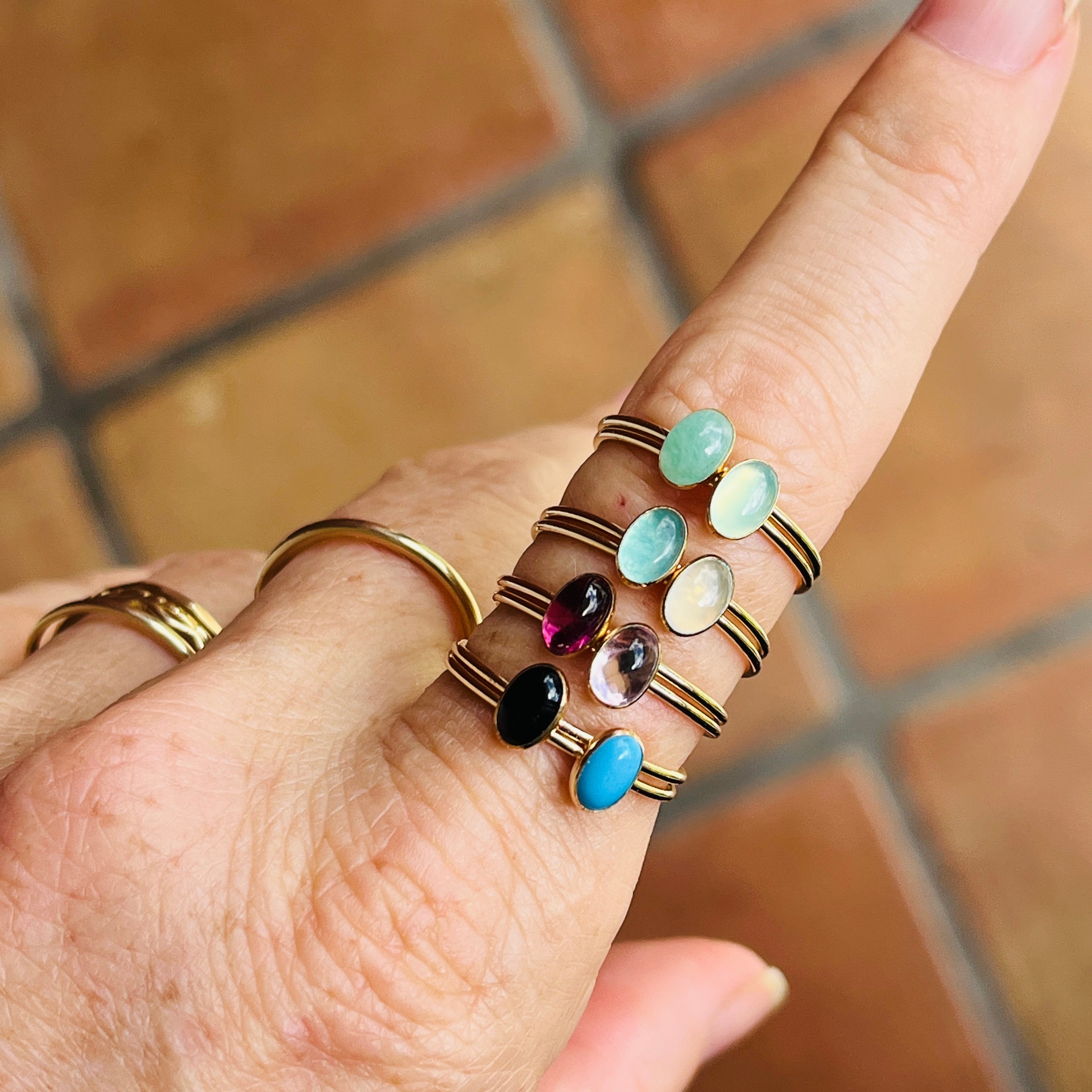 OVAL GEMSTONE RING