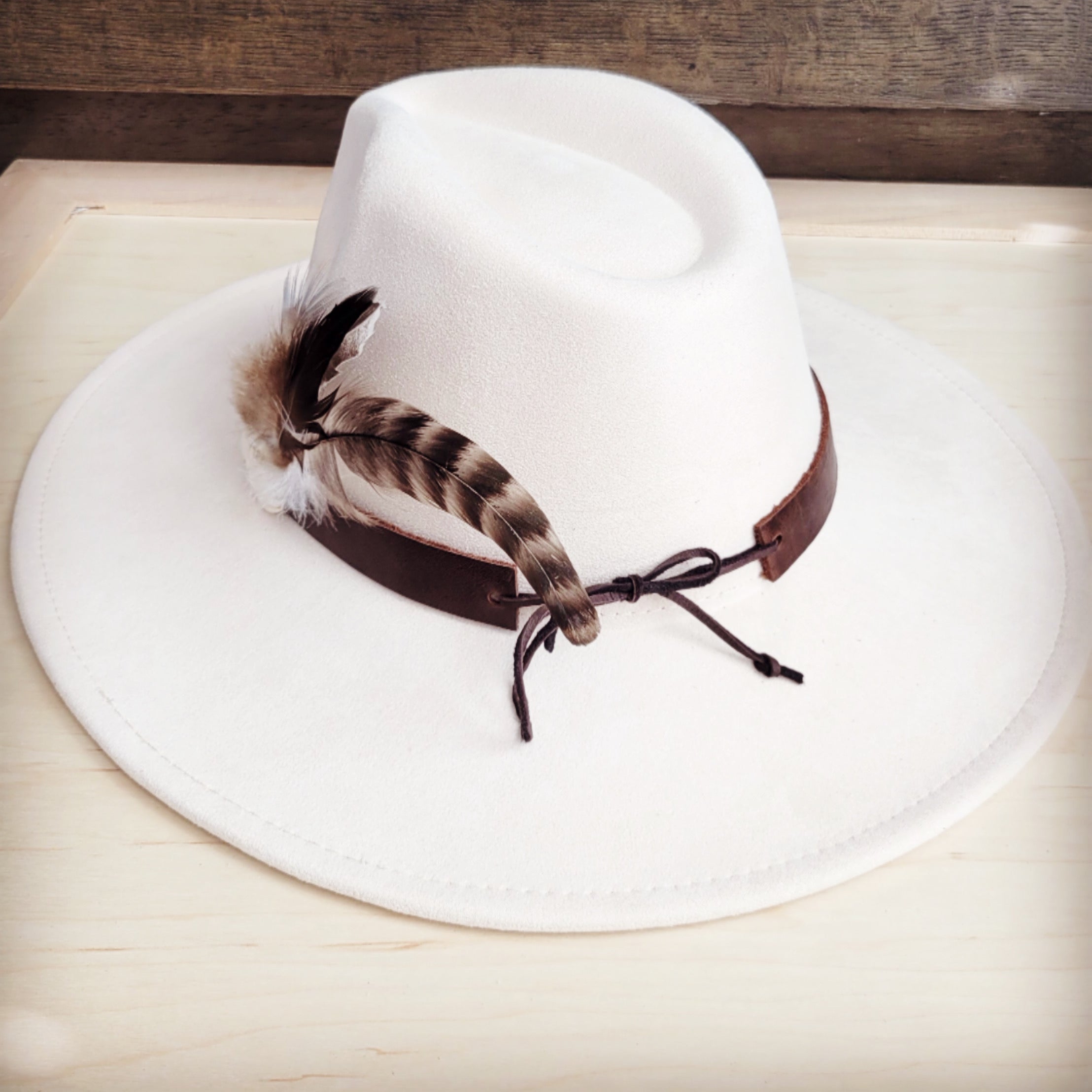 Genuine Leather Tan Hat Band w/ White Turquoise & Striped Feathers 953e