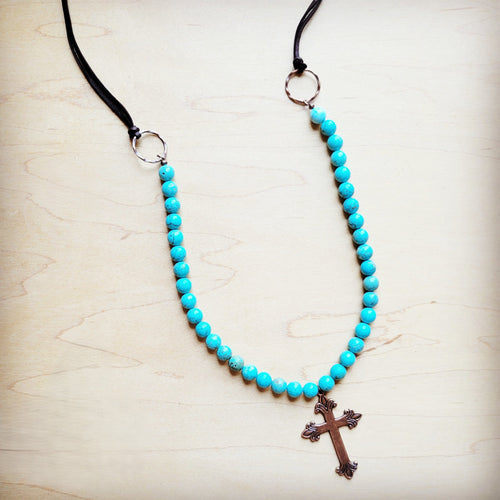 **Collier de perles en magnésite dépolie avec croix en cuivre 258i