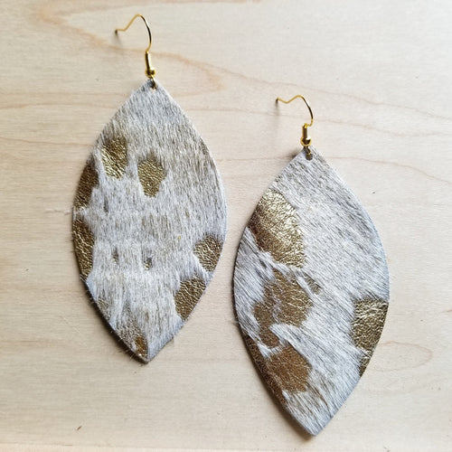 **Boucles d'oreilles ovales en cuir – Crème et or avec poil 220a**