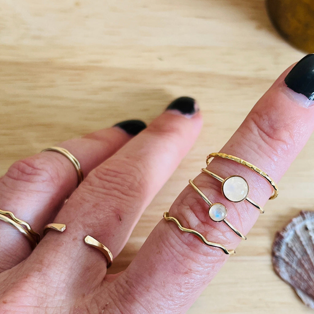 SMALL GEMSTONE RING