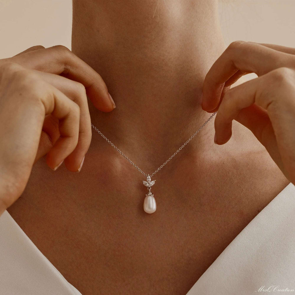Eternal Pearl & Diamond Necklace – A Whisper of Elegance for Life’s MoGrace Woven in Crystal and PearlThe Eternal Pearl &amp; Diamond Necklace is where timeless beauty meets bridal elegance. Crafted in luminous sterling silver, it featRemoloxEternal Pearl & Diamond Necklace