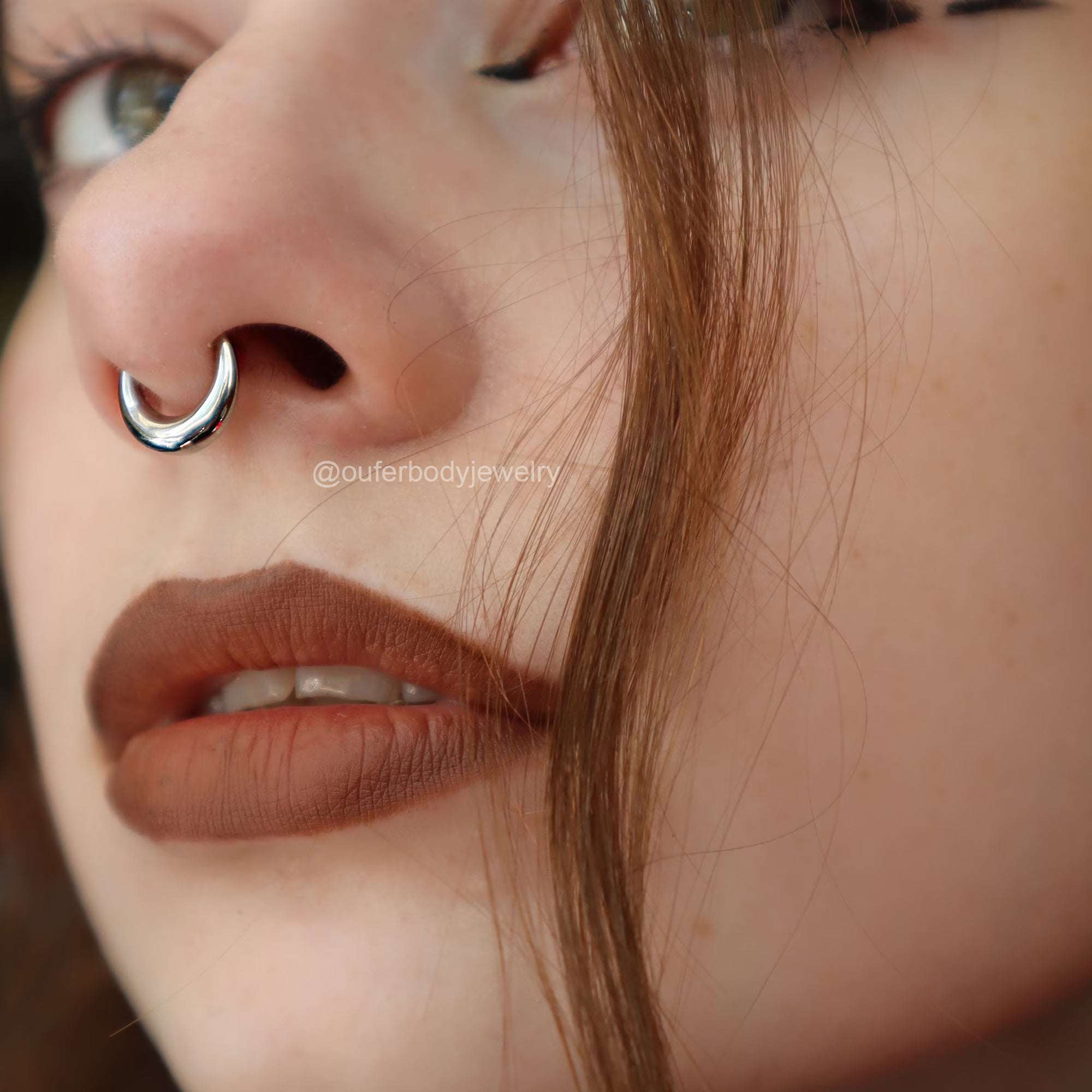 Lunar Bold Septum Clicker – Sculpted Shine for Unapologetic StyleA Statement of Strength, Styled with PrecisionThe Lunar Bold Septum Clicker is the perfect fusion of edgy attitude and refined design. Crafted from premium surgical RemoloxLunar Bold Septum Clicker