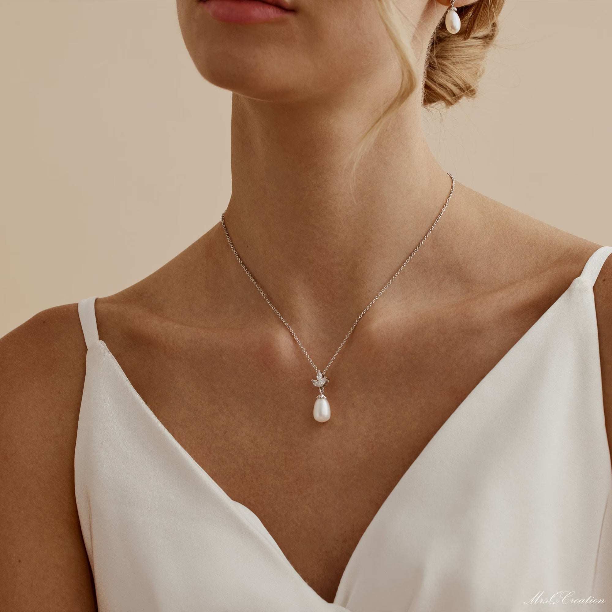 Eternal Pearl & Diamond Necklace – A Whisper of Elegance for Life’s MoGrace Woven in Crystal and PearlThe Eternal Pearl &amp; Diamond Necklace is where timeless beauty meets bridal elegance. Crafted in luminous sterling silver, it featRemoloxEternal Pearl & Diamond Necklace