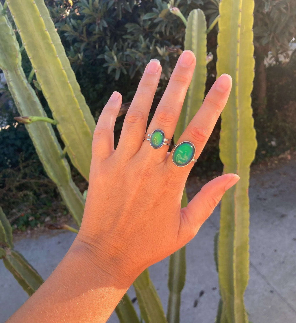 Retro Aura Mood Ring – A 90s Classic, Reborn in Silver ShineFeel the Vibe, Wear the MoodStep back into the magic of the '90s with the Retro Aura Mood Ring, a true classic that never goes out of style. Featuring an iconic ovalRemoloxRetro Aura Mood Ring
