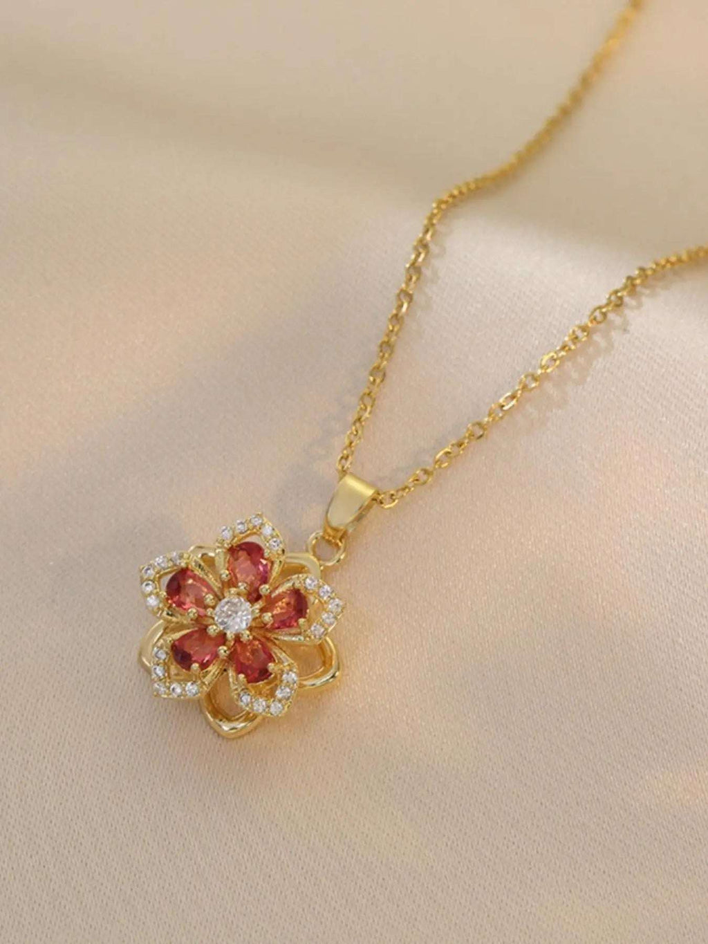 Rhinestone Flower Pendant NecklaceIs it hard to find a necklace that blends elegance with versatility? This flower pendant necklace is what you need! Crafted with shimmering rhinestones and a delicatRemoloxRhinestone Flower Pendant Necklace