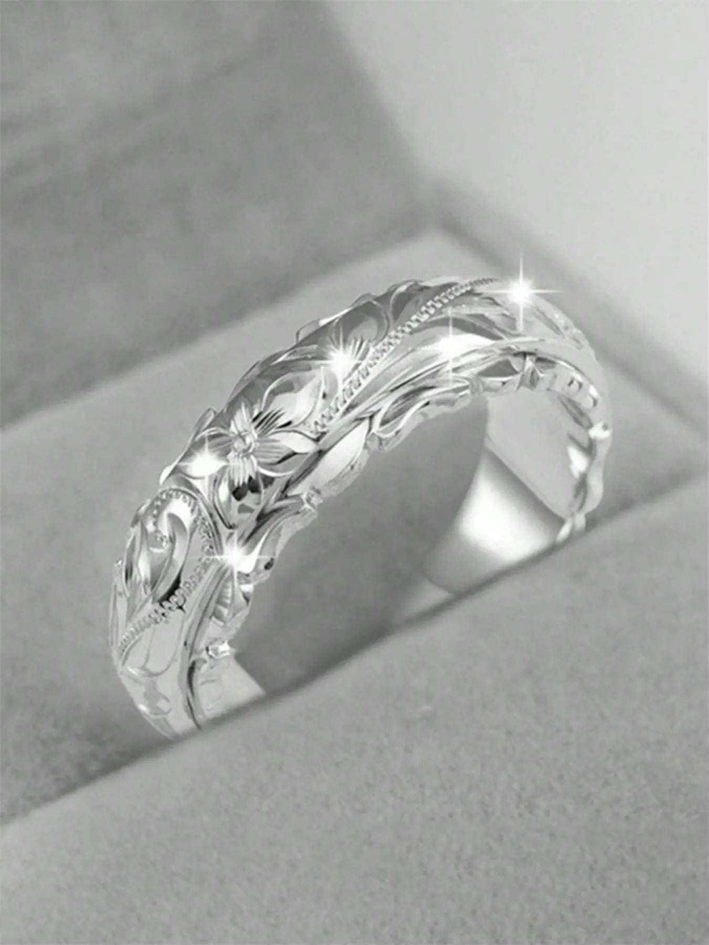 Engraved Flower RingDon’t want to wear a ring that feels ordinary and lacks meaning? This engraved flower ring is here to change that. Thoughtful design with floral engraving, this ringRemoloxEngraved Flower Ring