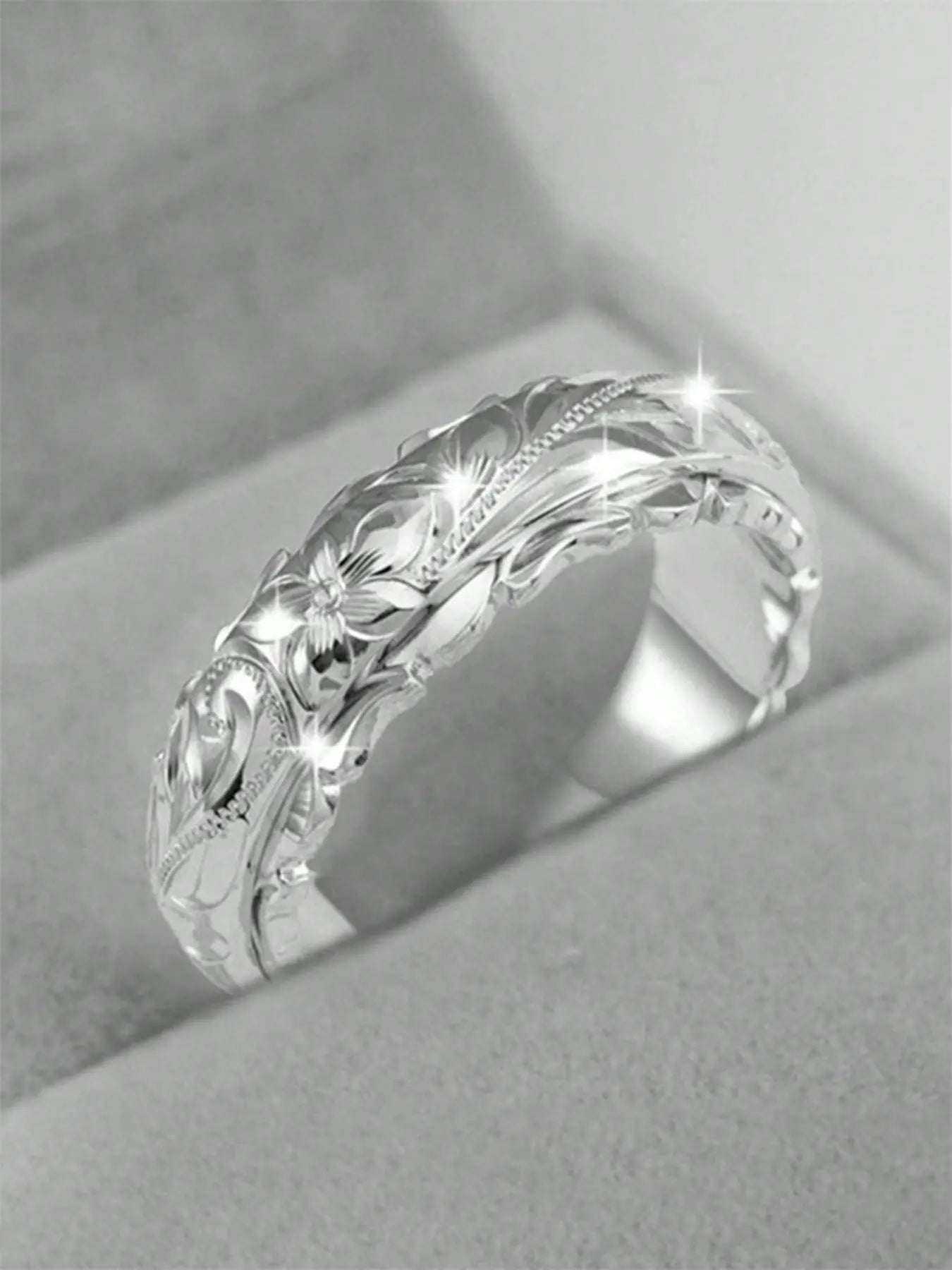 Engraved Flower RingDon’t want to wear a ring that feels ordinary and lacks meaning? This engraved flower ring is here to change that. Thoughtful design with floral engraving, this ringRemoloxEngraved Flower Ring