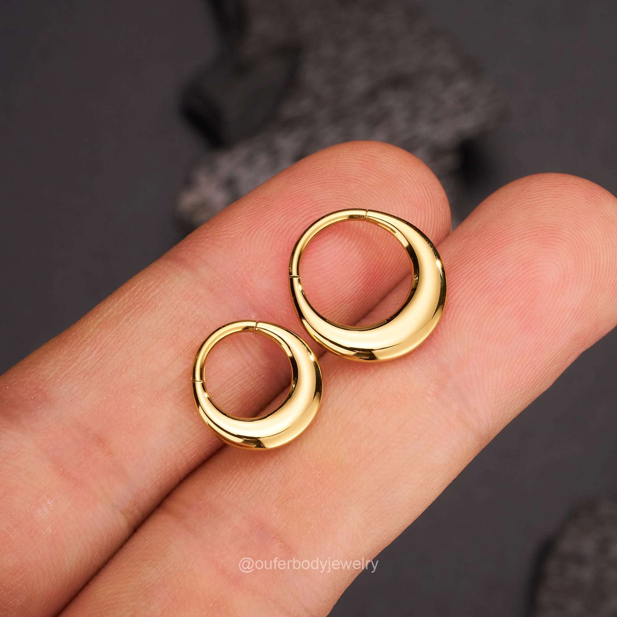 Lunar Bold Septum Clicker – Sculpted Shine for Unapologetic StyleA Statement of Strength, Styled with PrecisionThe Lunar Bold Septum Clicker is the perfect fusion of edgy attitude and refined design. Crafted from premium surgical RemoloxLunar Bold Septum Clicker