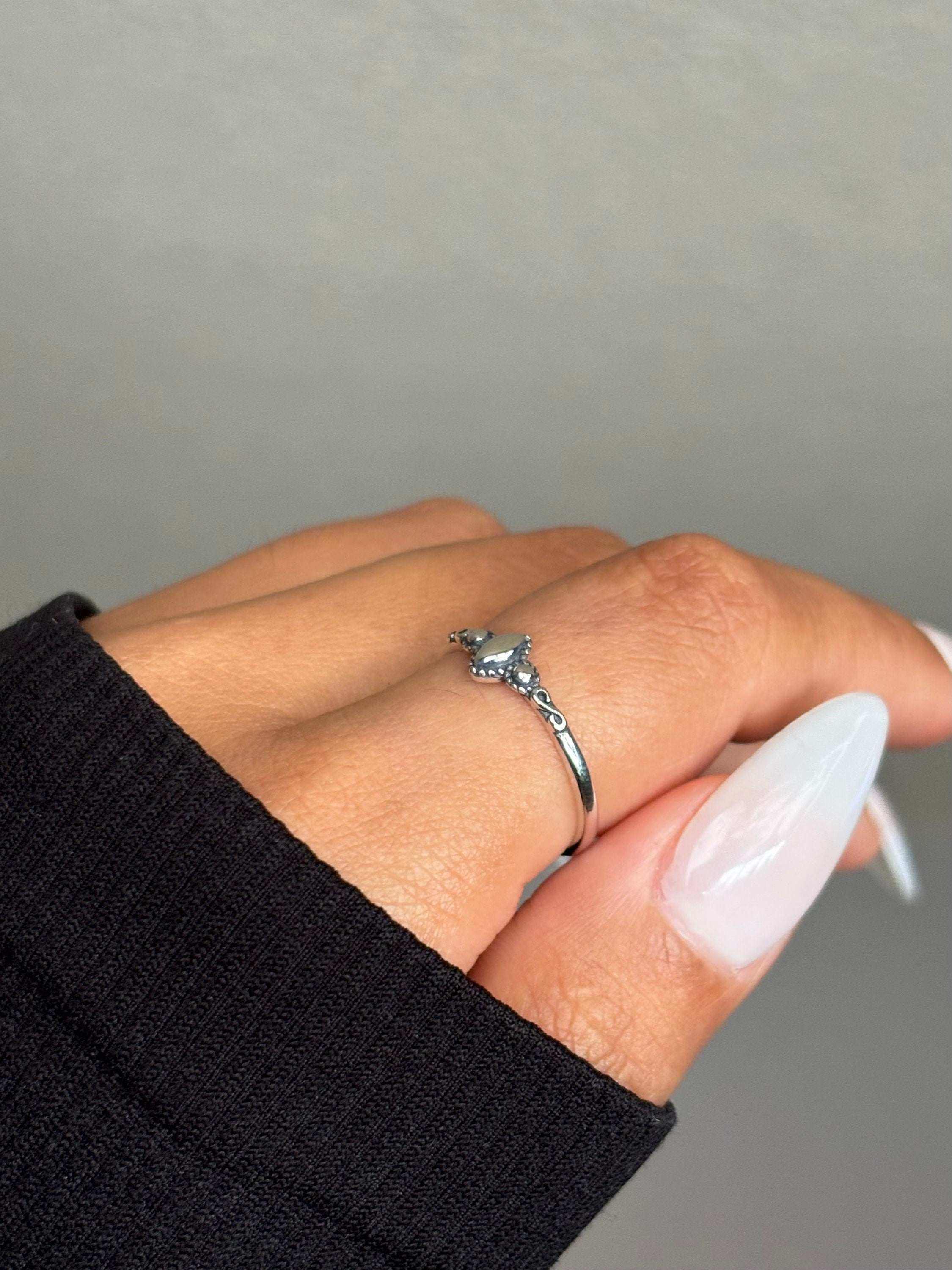 Whisper of Bali Dainty Silver Ring – Timeless Simplicity with Island SA Minimalist Touch Inspired by Exotic EleganceThe Whisper of Bali Dainty Silver Ring captures the quiet charm of island artistry with a sleek, modern twist. Crafted RemoloxWhisper of Bali Dainty Silver Ring