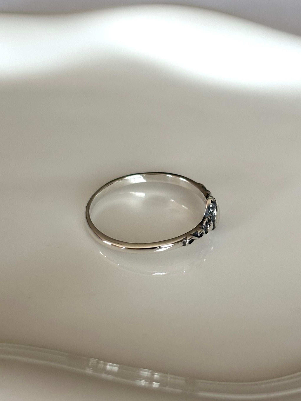 Whisper of Bali Dainty Silver Ring – Timeless Simplicity with Island SA Minimalist Touch Inspired by Exotic EleganceThe Whisper of Bali Dainty Silver Ring captures the quiet charm of island artistry with a sleek, modern twist. Crafted RemoloxWhisper of Bali Dainty Silver Ring