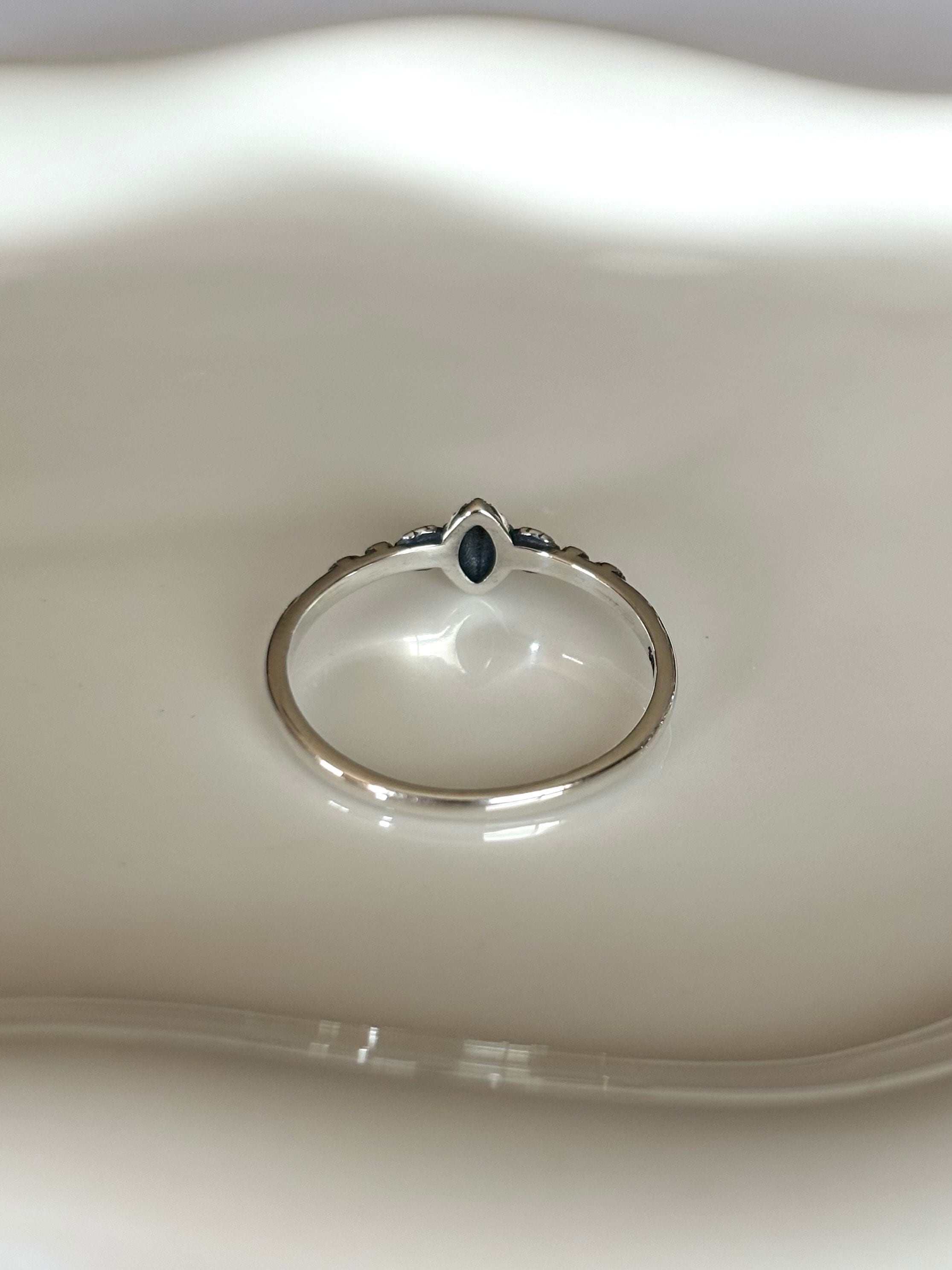Whisper of Bali Dainty Silver Ring – Timeless Simplicity with Island SA Minimalist Touch Inspired by Exotic EleganceThe Whisper of Bali Dainty Silver Ring captures the quiet charm of island artistry with a sleek, modern twist. Crafted RemoloxWhisper of Bali Dainty Silver Ring